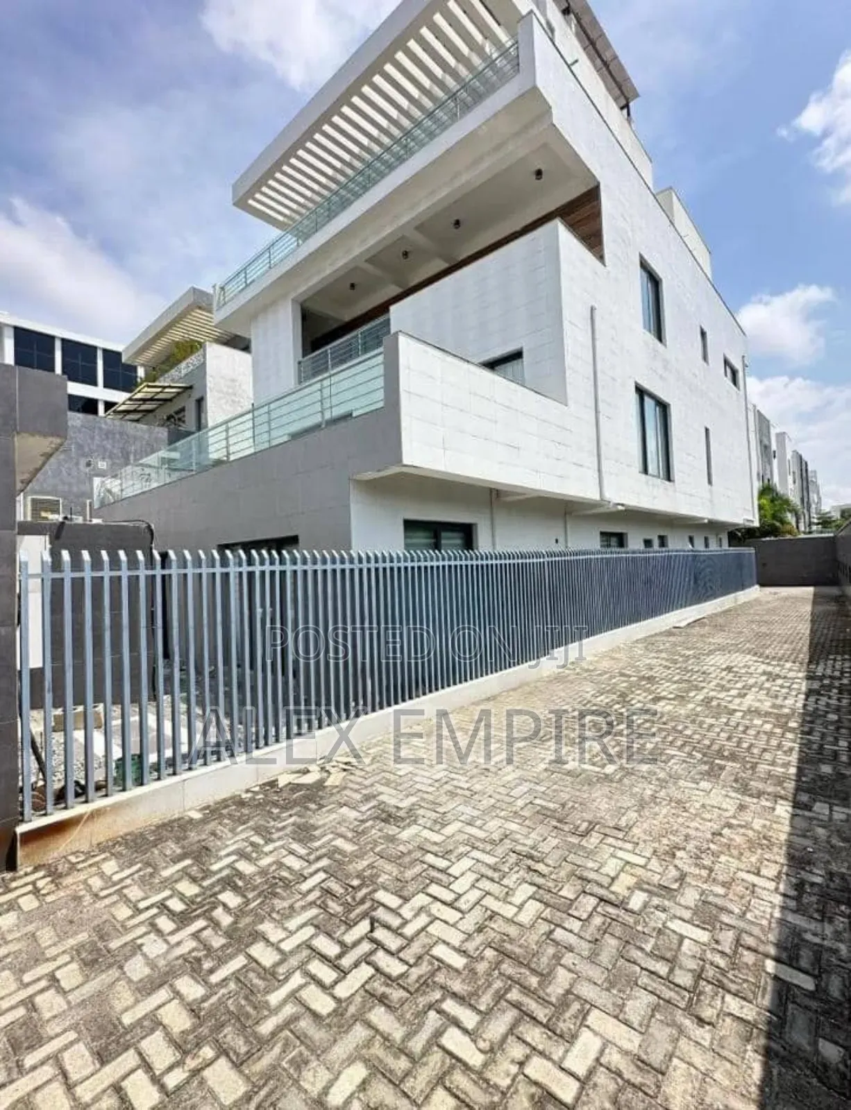 5bdrm Duplex in Banana Island for sale in Banana Island