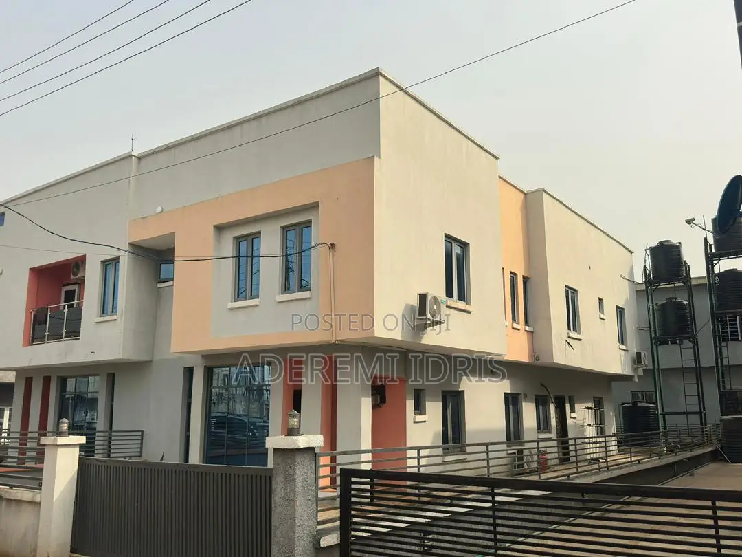 4bdrm Duplex in Queen'S Garden, Ifo for sale in Ifo