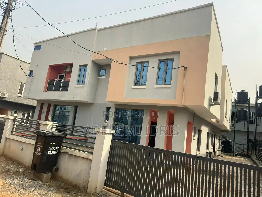 4bdrm Duplex in Queen'S Garden, Ifo for sale in Ifo