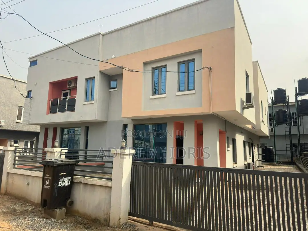 4bdrm Duplex in Queen'S Garden, Ifo for sale in Ifo