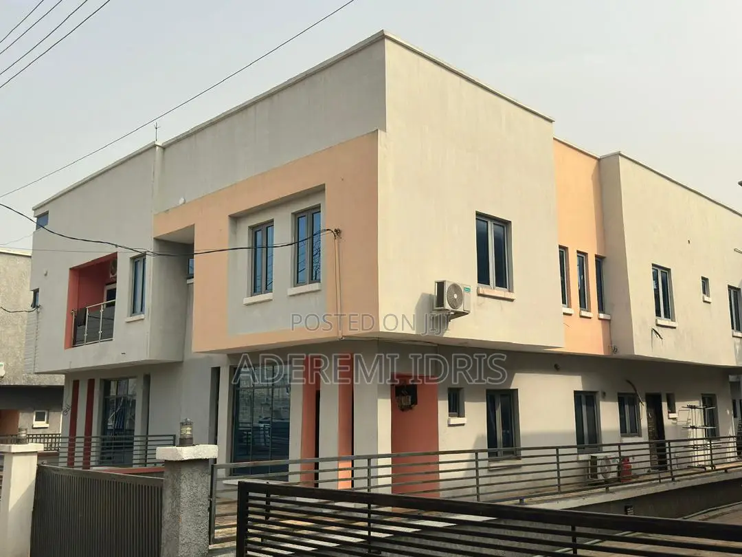 4bdrm Duplex in Queen'S Garden, Ifo for sale in Ifo
