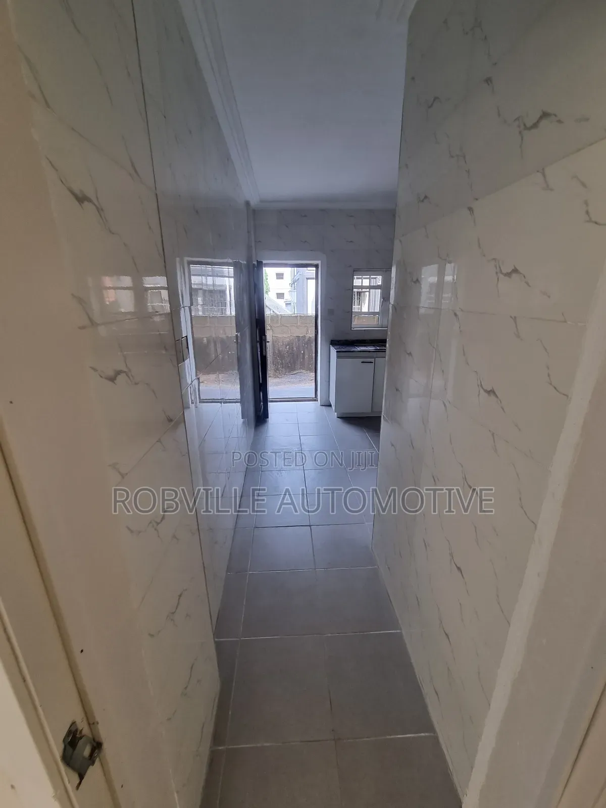 3bdrm Apartment in Adekunle for sale in Adekunle