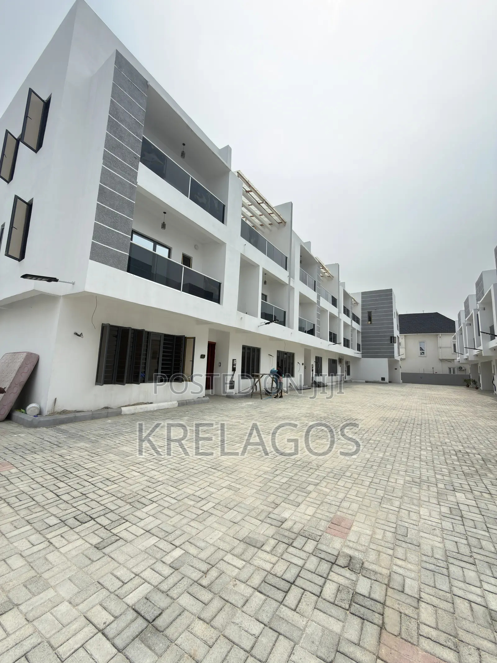 5bdrm Duplex in Orchid, Chevron for sale in Chevron