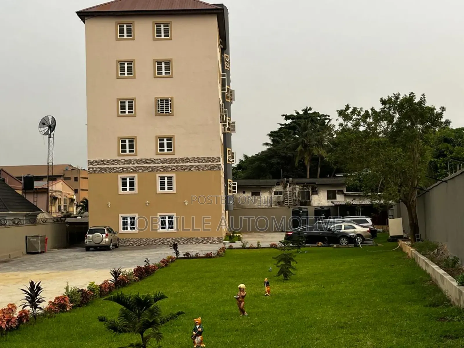 3bdrm Apartment in Adekunle for sale in Adekunle