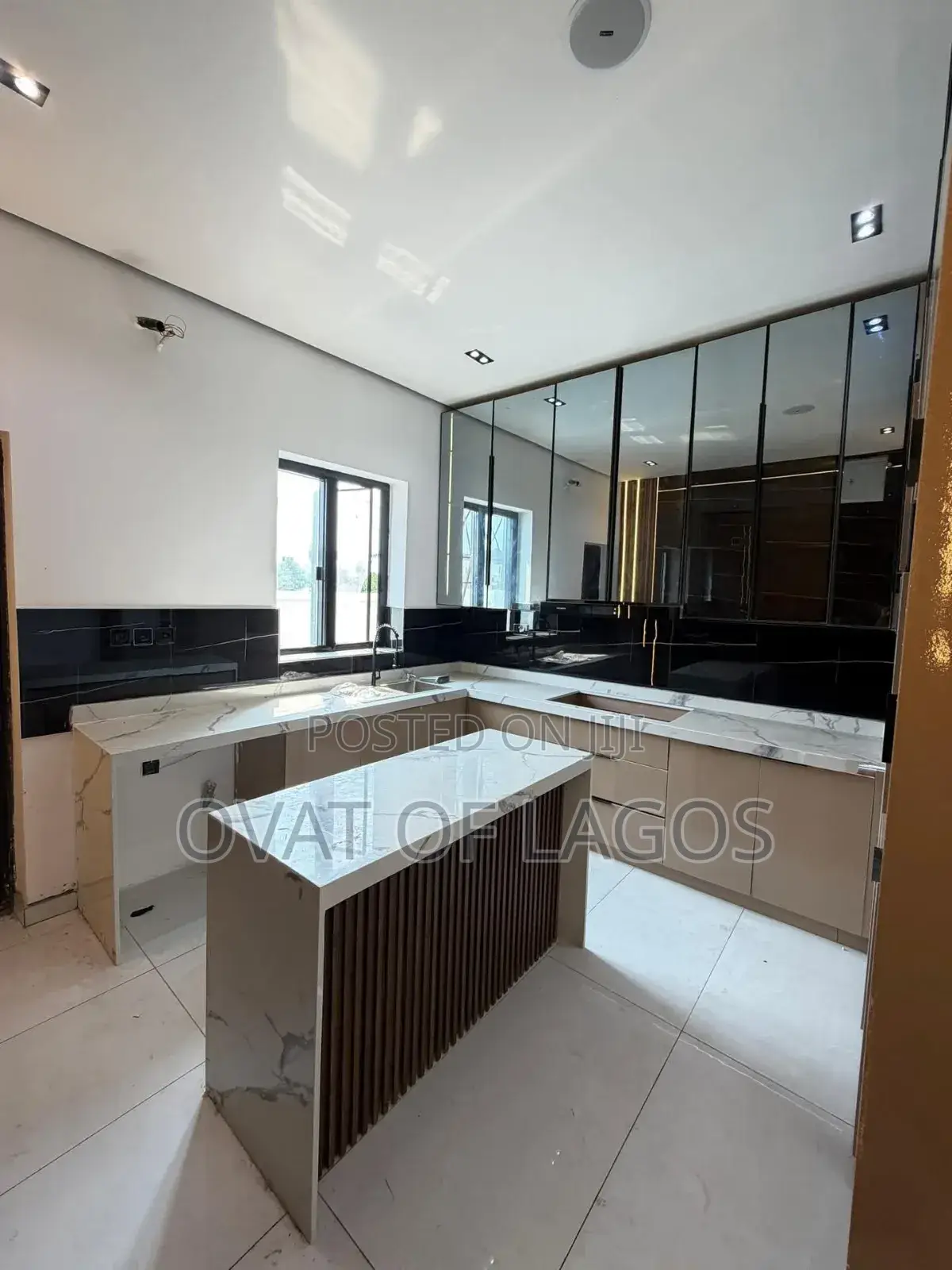 5bdrm Duplex in Orchi Lekki for sale in Lekki