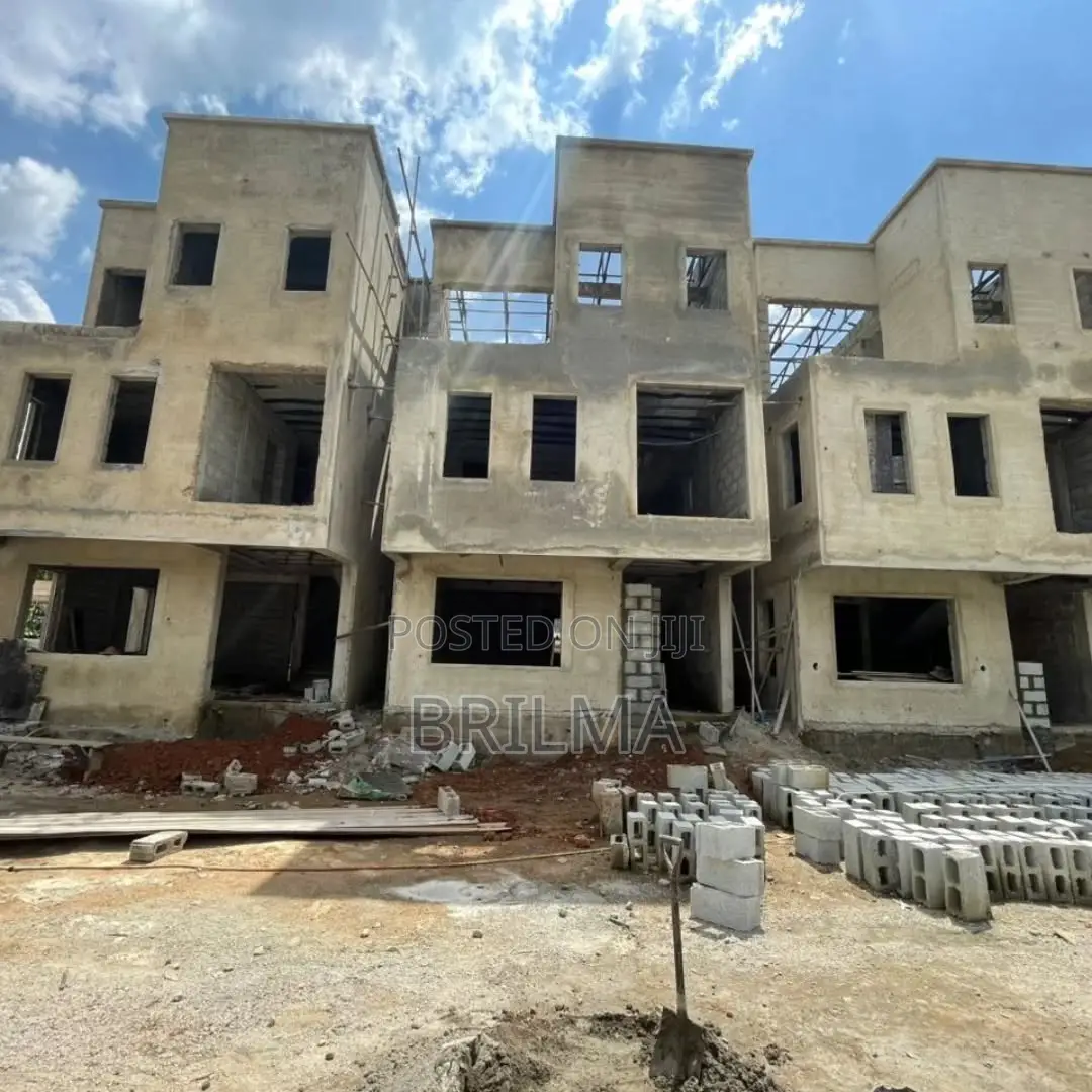 4bdrm Duplex in Gaduwa for sale in Gaduwa