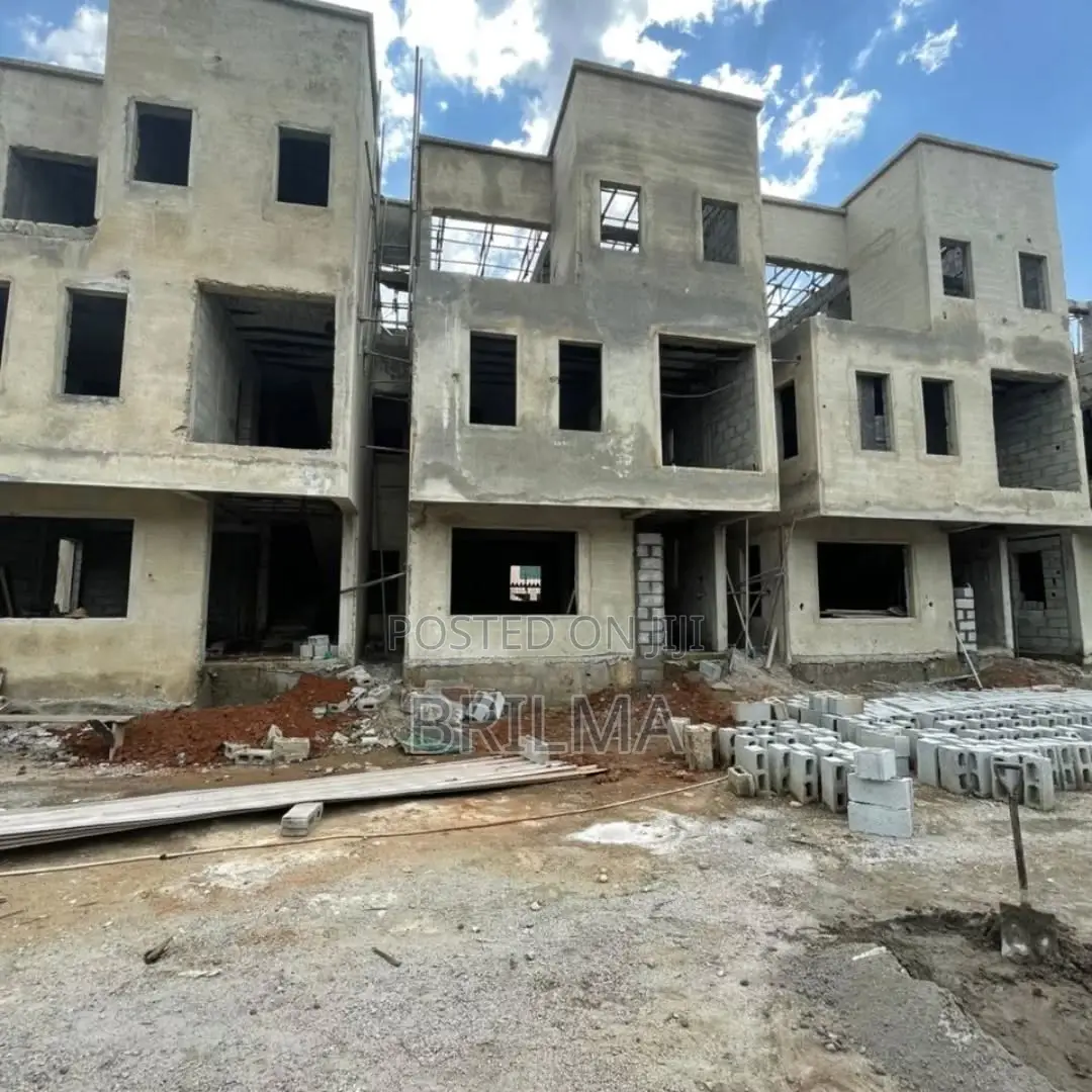 4bdrm Duplex in Gaduwa for sale in Gaduwa