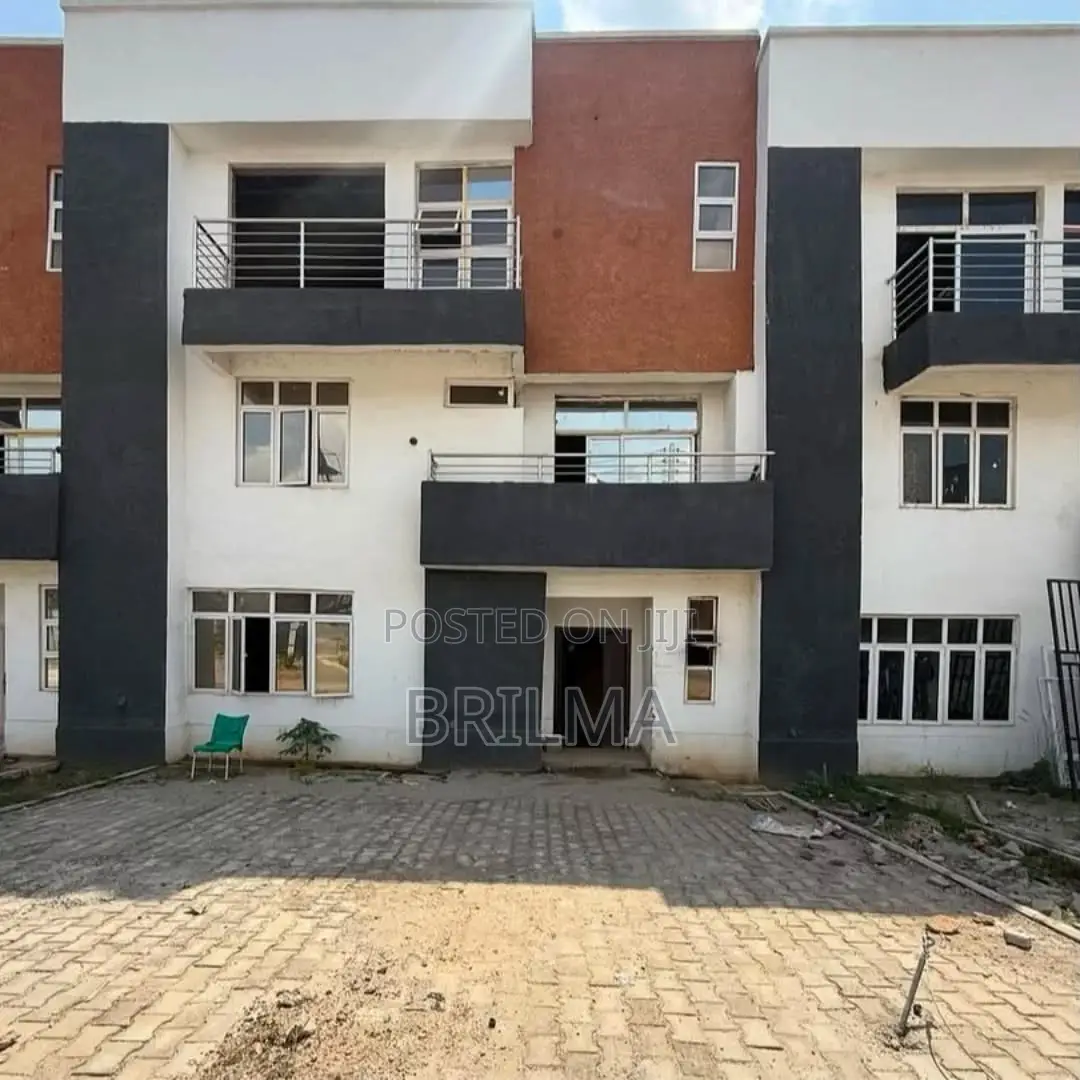 4bdrm Duplex in Gwarinpa for sale in Gwarinpa