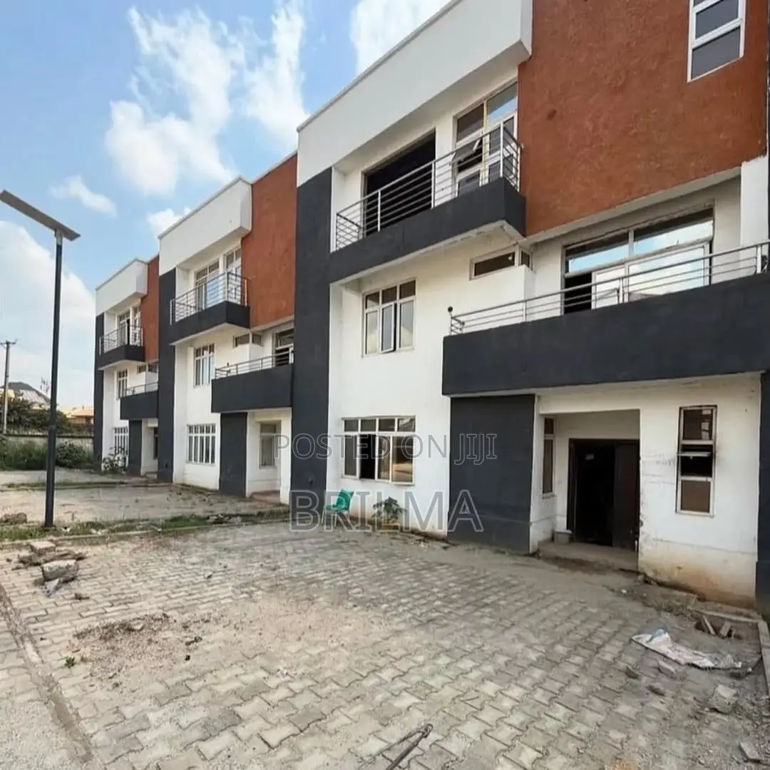 4bdrm Duplex in Gwarinpa for sale in Gwarinpa