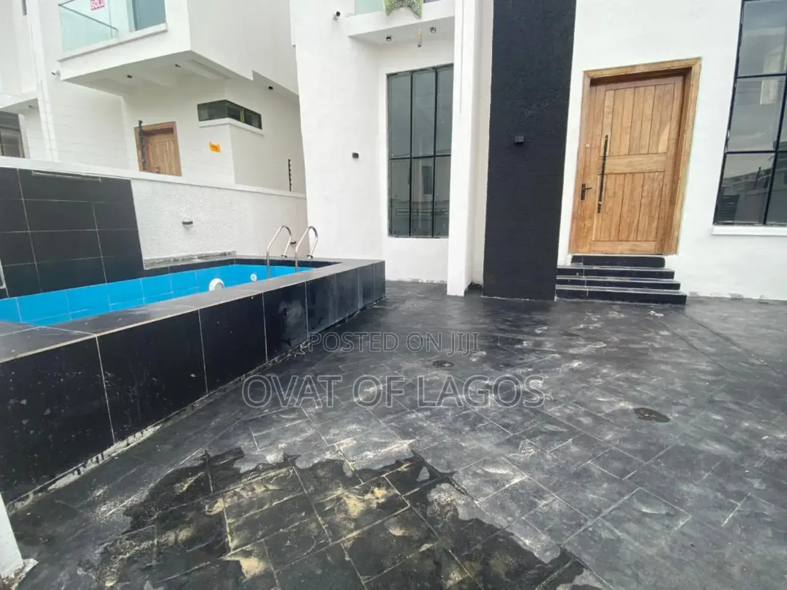 4bdrm Duplex in Chevron for sale in Chevron