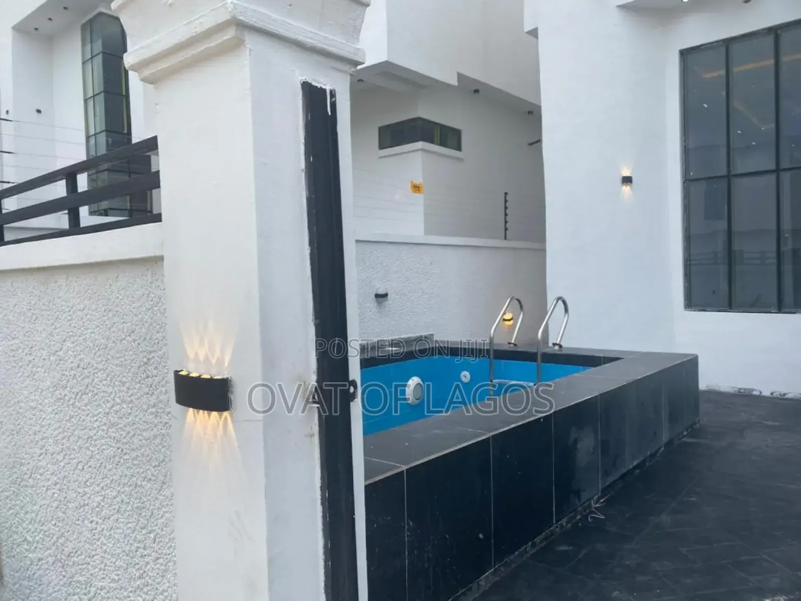 4bdrm Duplex in Chevron for sale in Chevron