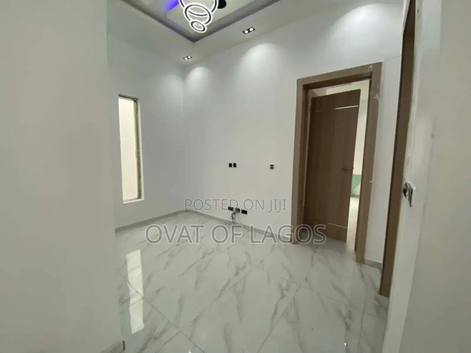 4bdrm Duplex in Chevron for sale in Chevron