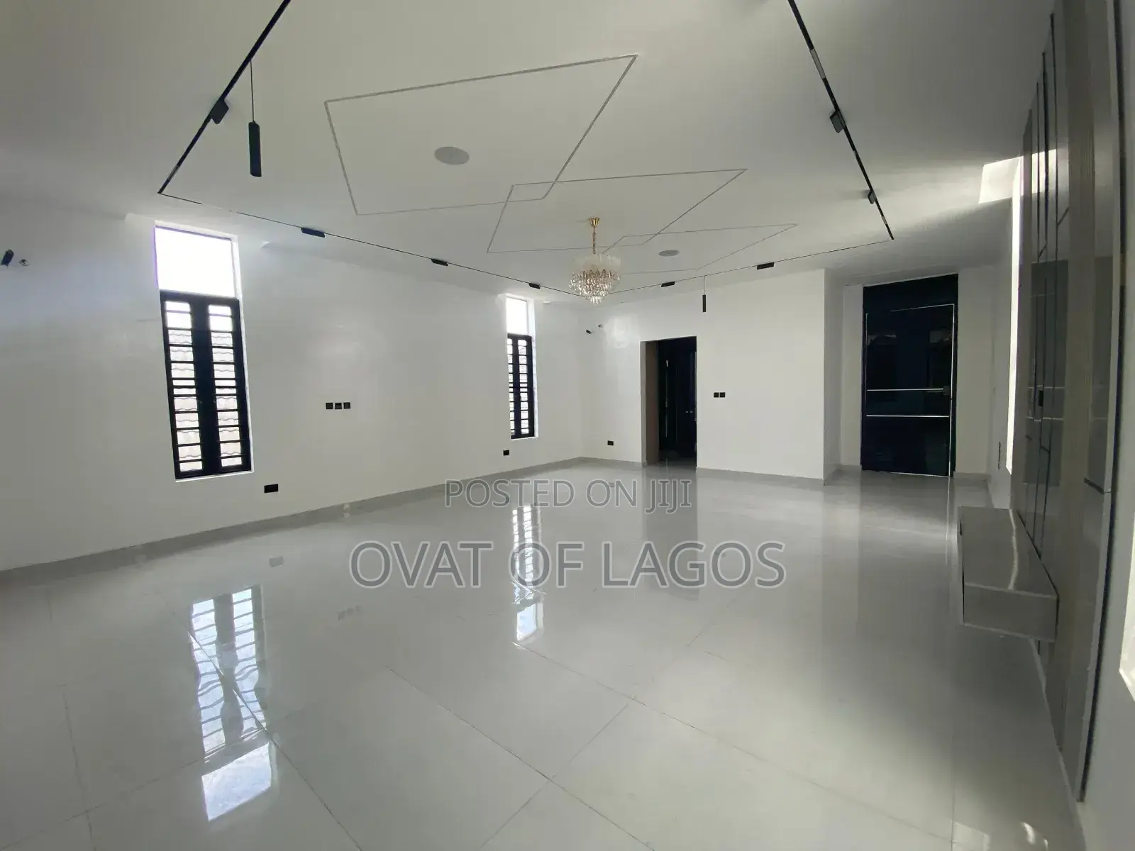 5bdrm Duplex in Chevron for sale in Chevron