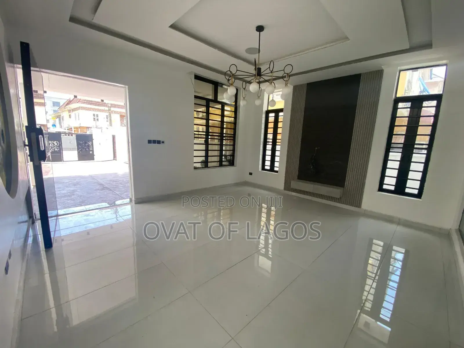 5bdrm Duplex in Chevron for sale in Chevron