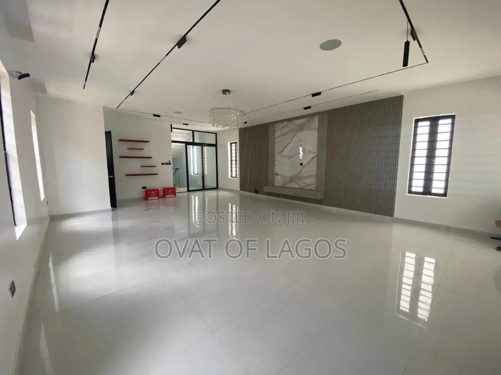 5bdrm Duplex in Chevron for sale in Chevron
