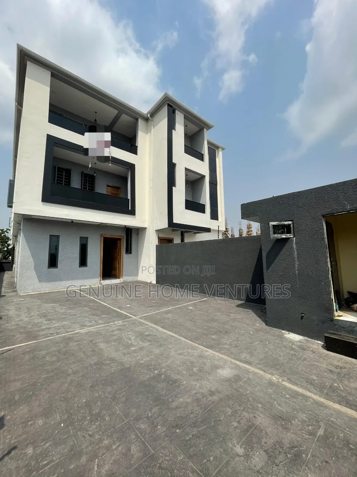 5bdrm Duplex in Lekki Phase 1 for sale in Lekki Phase 1
