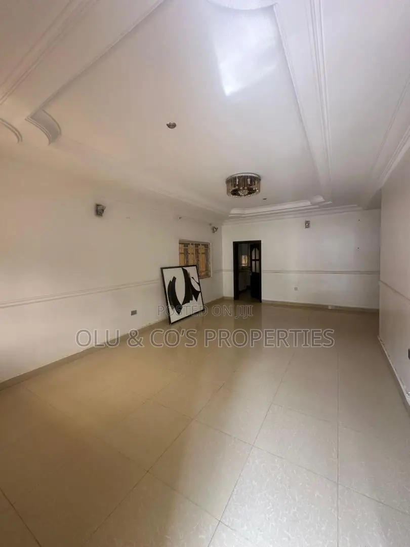 3bdrm Block of Flats in Residential Area, Apo District for rent in Apo District
