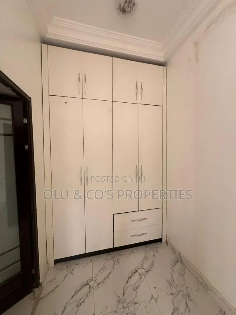 3bdrm Block of Flats in Residential Area, Apo District for rent in Apo District
