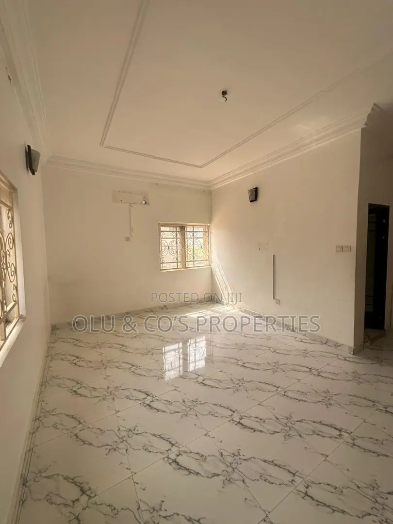3bdrm Block of Flats in Residential Area, Apo District for rent in Apo District