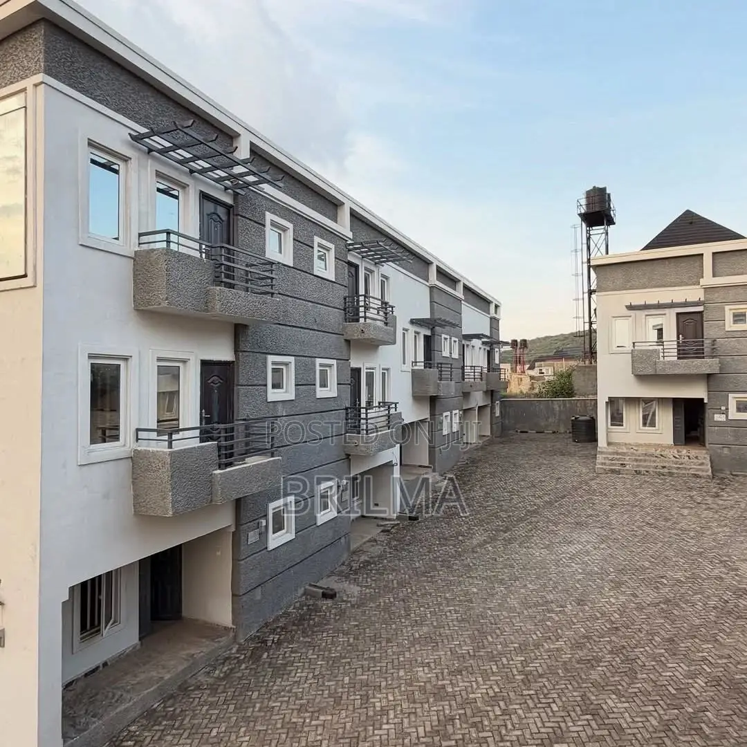 3bdrm Duplex in Apo Resettlement for sale in Apo Resettlement