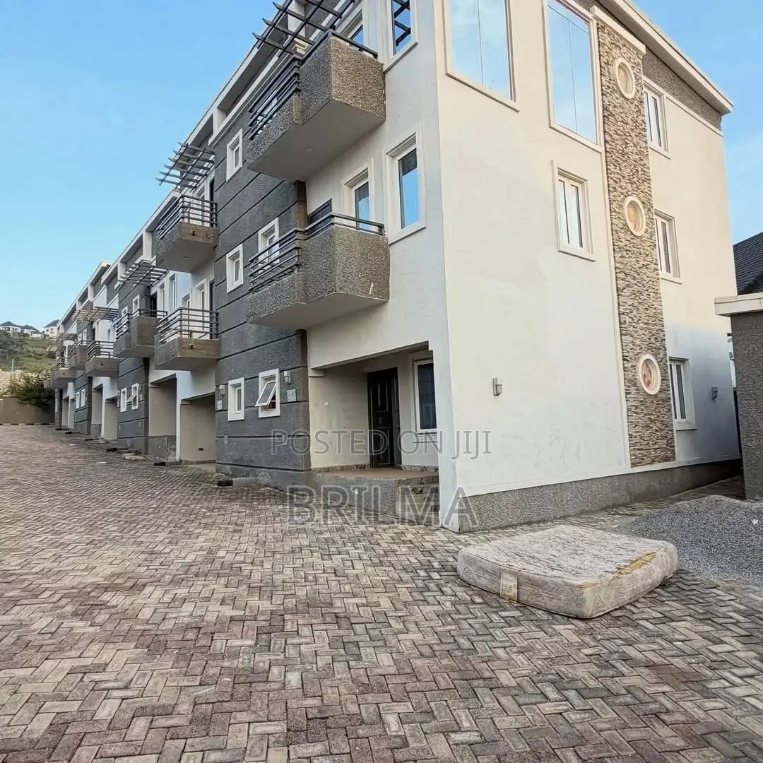 3bdrm Duplex in Apo Resettlement for sale in Apo Resettlement