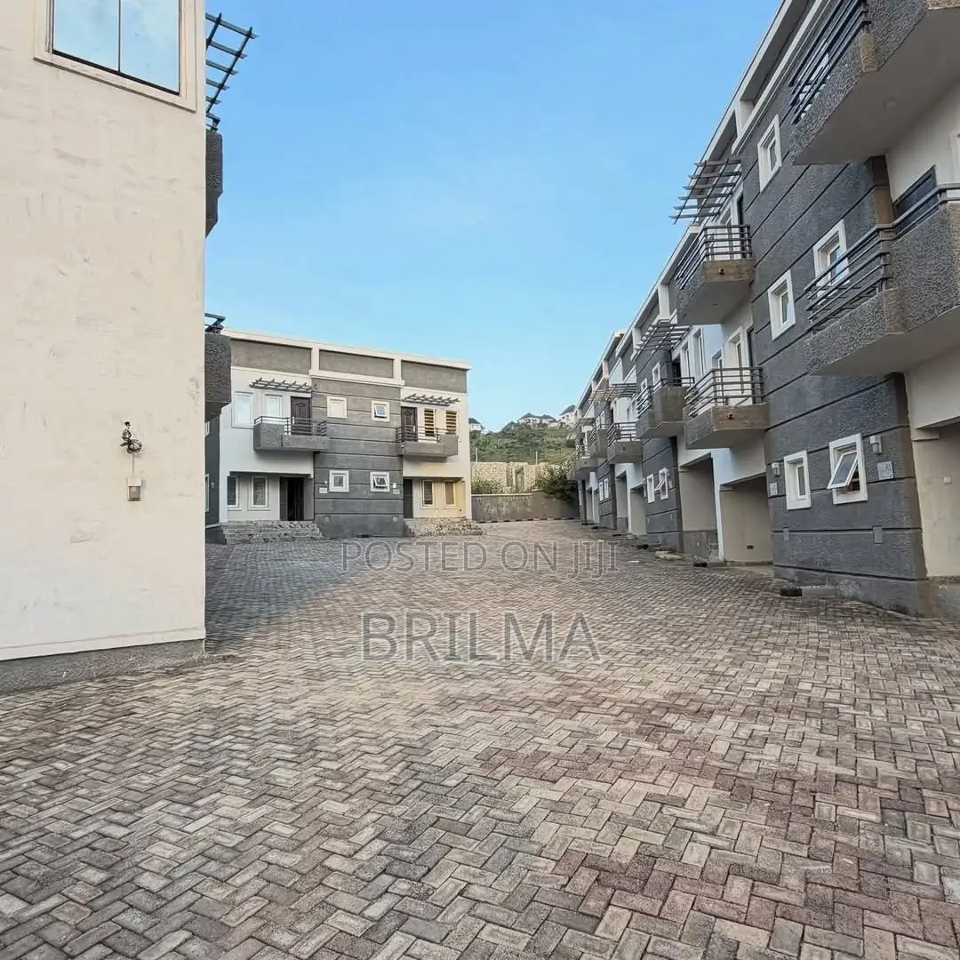 3bdrm Duplex in Apo Resettlement for sale in Apo Resettlement