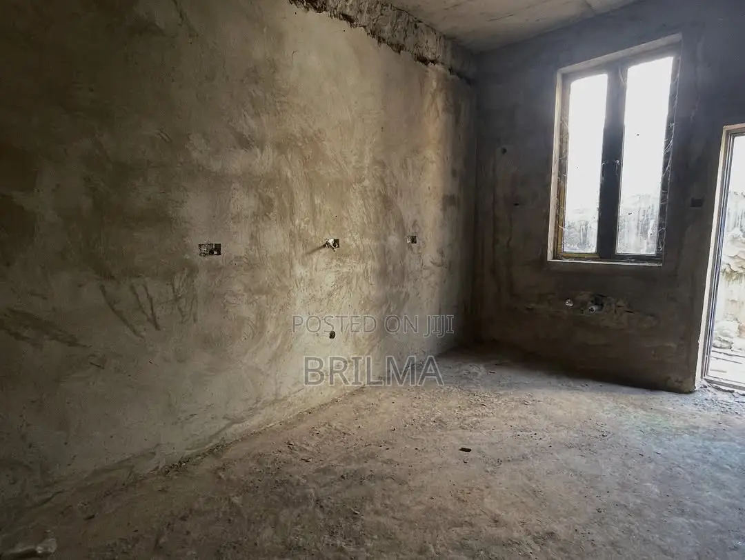 5bdrm Duplex in Apo Resettlement for sale in Apo Resettlement