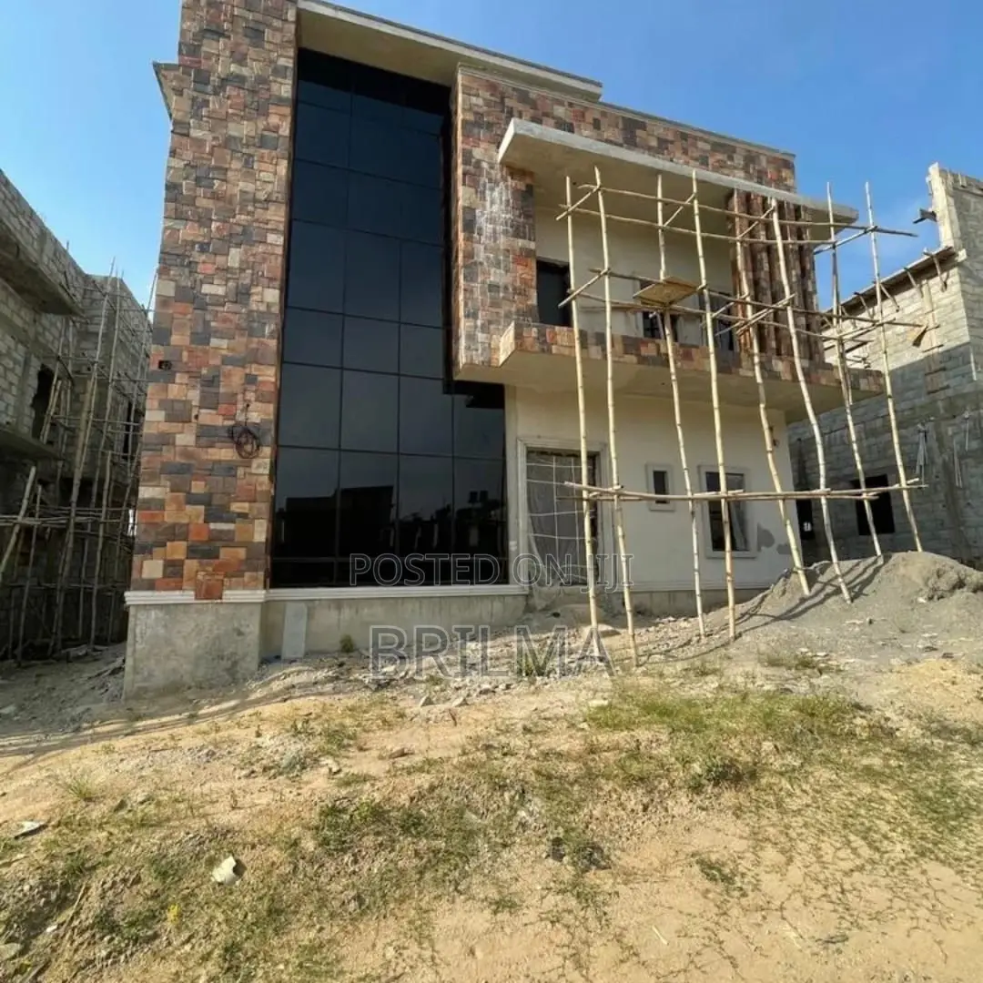5bdrm Duplex in Apo Resettlement for sale in Apo Resettlement