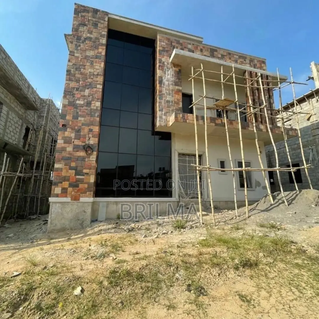5bdrm Duplex in Apo Resettlement for sale in Apo Resettlement