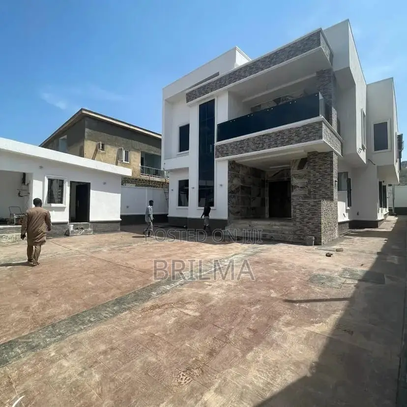 5bdrm Duplex in Apo Resettlement for sale in Apo Resettlement
