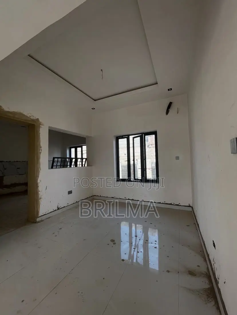 5bdrm Duplex in Apo Resettlement for sale in Apo Resettlement