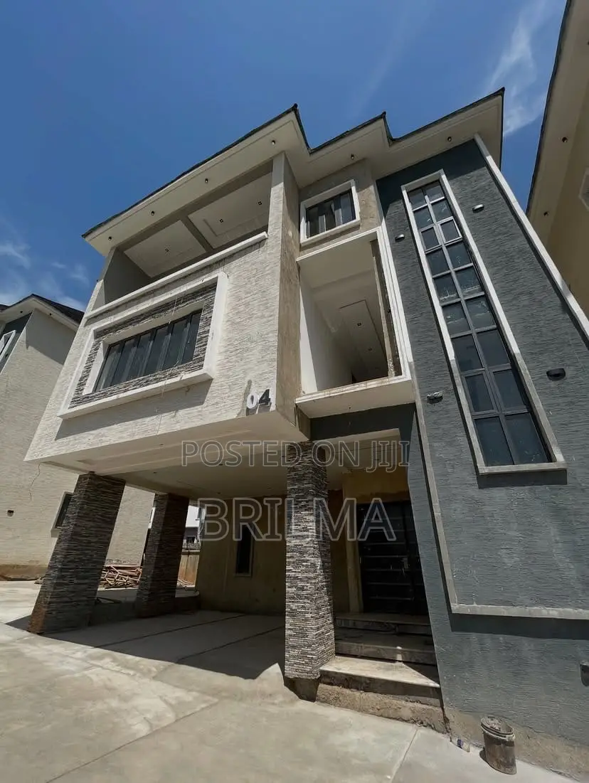 5bdrm Duplex in Apo Resettlement for sale in Apo Resettlement