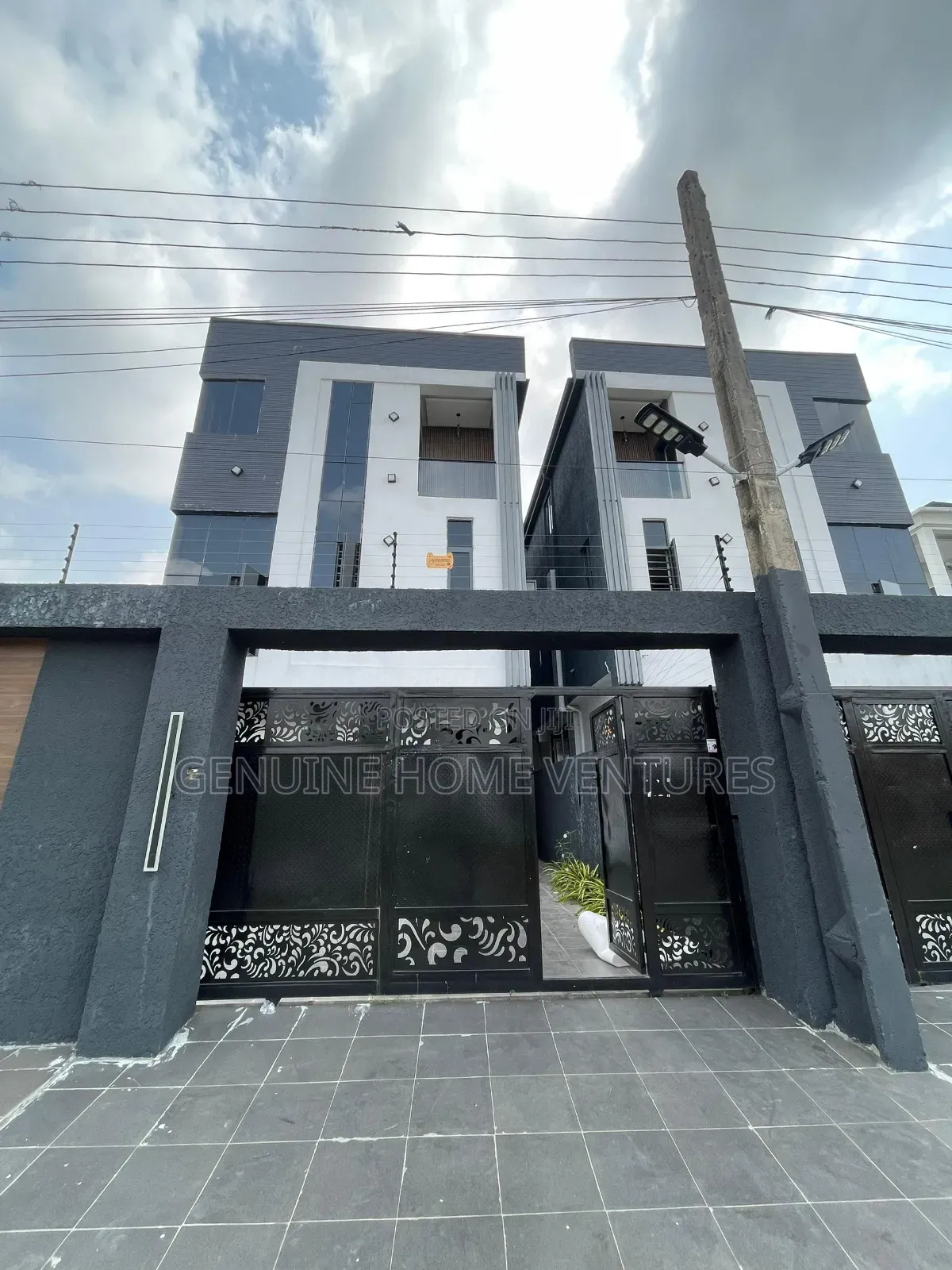 5bdrm Duplex in Lekki Phase 1 for sale in Lekki Phase 1