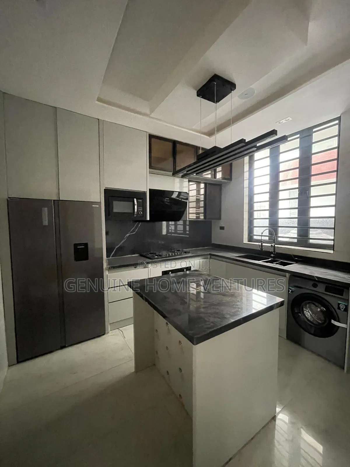 5bdrm Duplex in Lekki Phase 1 for sale in Lekki Phase 1