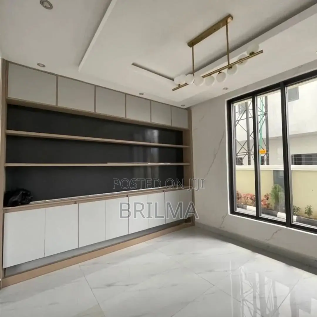 5bdrm Mansion in Apo Resettlement for sale in Apo Resettlement