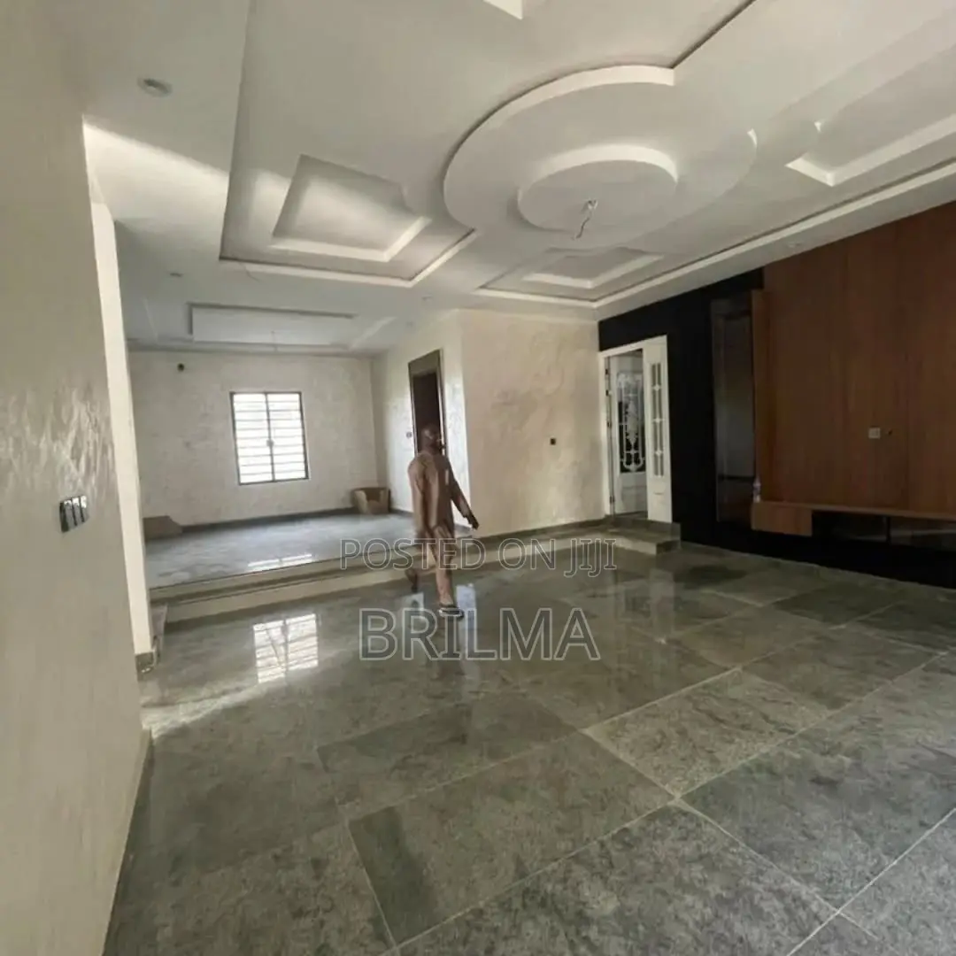 5bdrm Duplex in Apo Resettlement for sale in Apo Resettlement