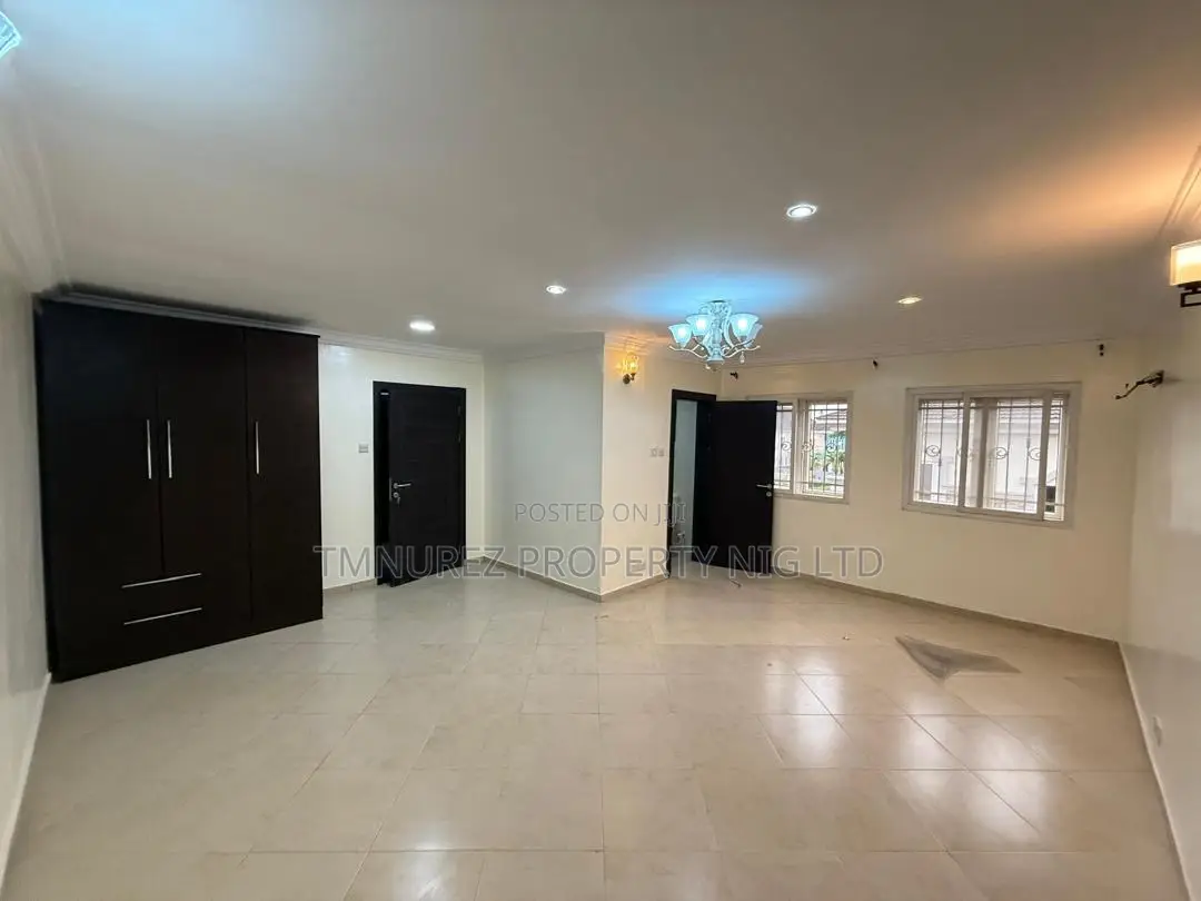 3bdrm Apartment in Lekki Phase 1 for rent in Lekki