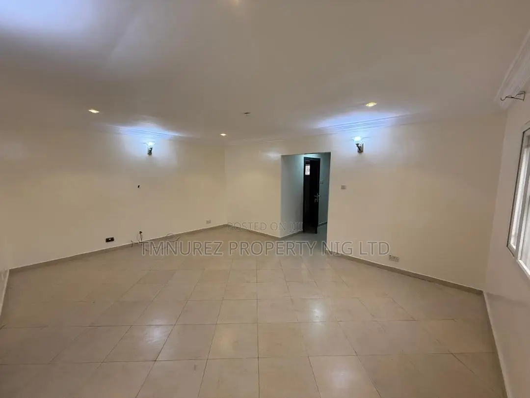 2bdrm Apartment in Lekki Phase 1 for rent in Lekki