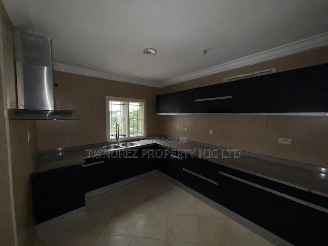 2bdrm Apartment in Lekki Phase 1 for rent in Lekki