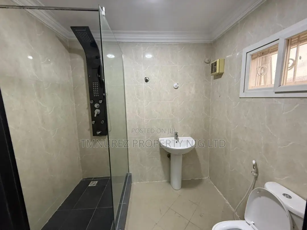 2bdrm Apartment in Lekki Phase 1 for rent in Lekki