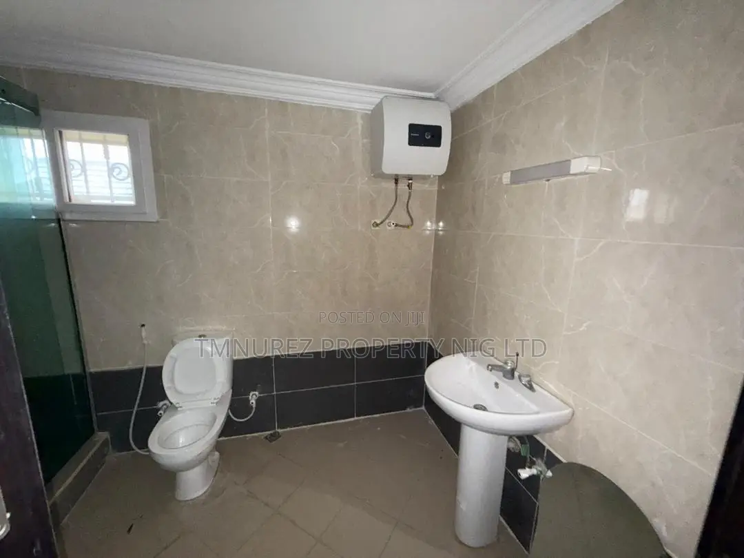 2bdrm Apartment in Lekki Phase 1 for rent in Lekki