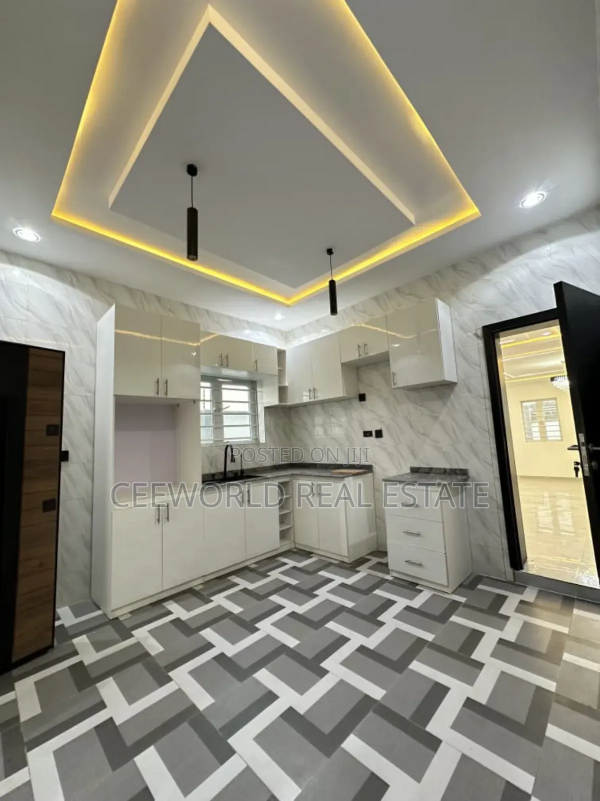 5bdrm Duplex in Iletuntun Estate, Idishin for sale in Idishin