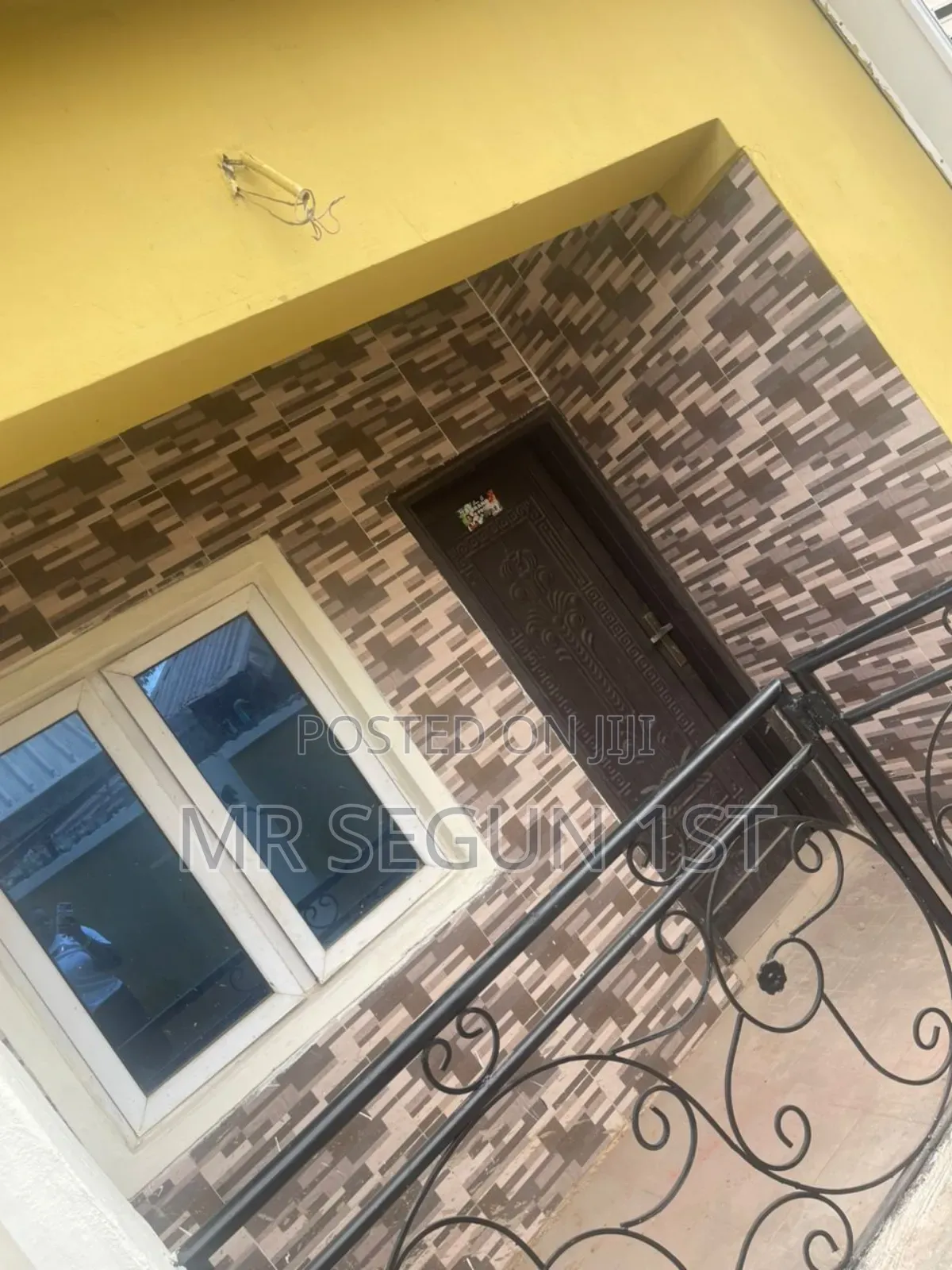 12bdrm House in Arapaja Estate for sale in Oluyole Estate