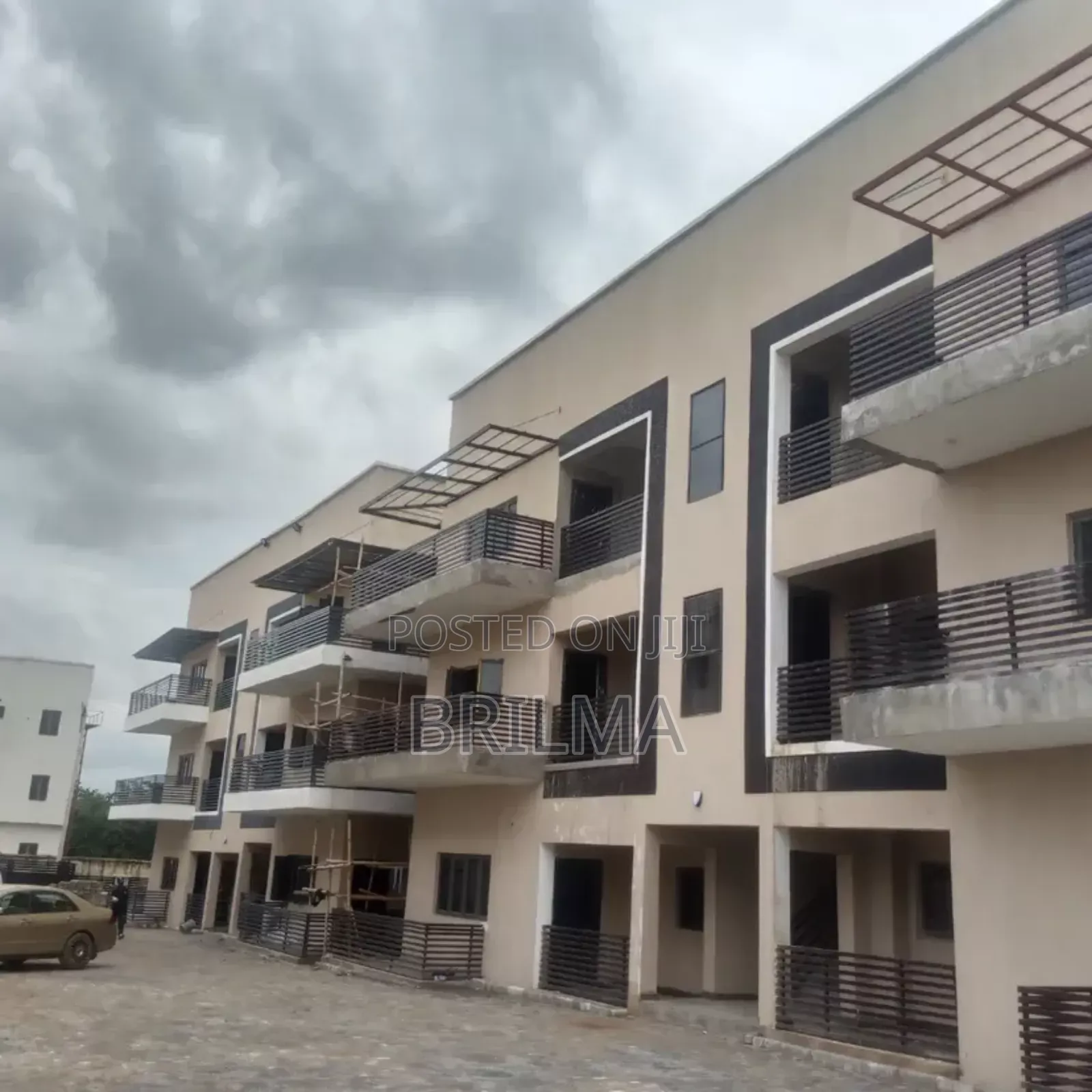 3bdrm Apartment in Kaura for sale in Kaura