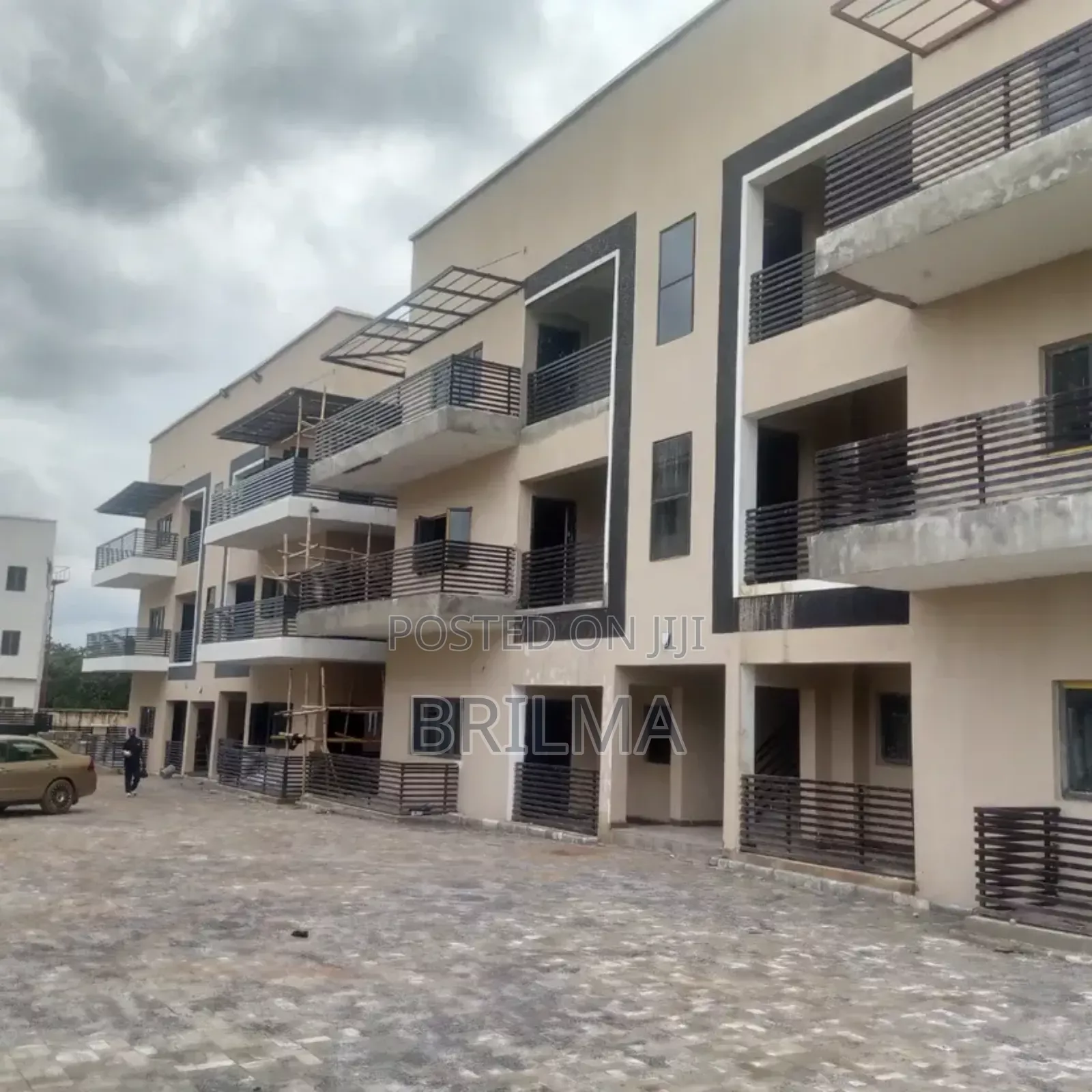 3bdrm Apartment in Kaura for sale in Kaura