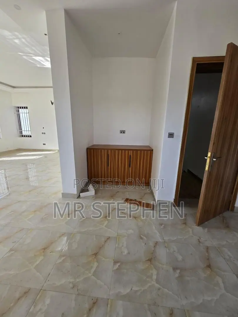 Luxury 4-Bedroom Detached Duplex Lekki Phase 1 in Lekki Phase 1