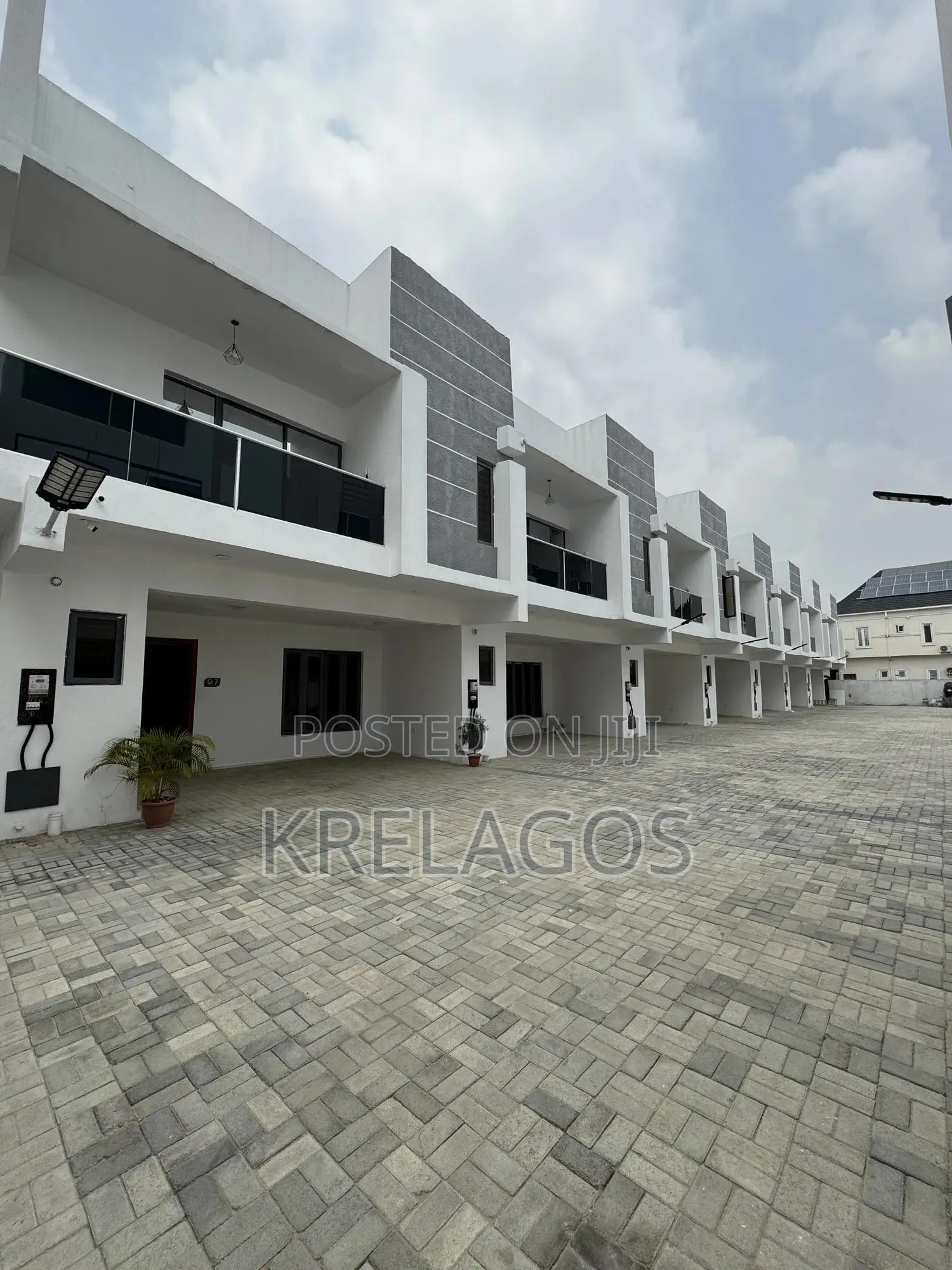 4bdrm Duplex in Orchid, Chevron for sale in Chevron