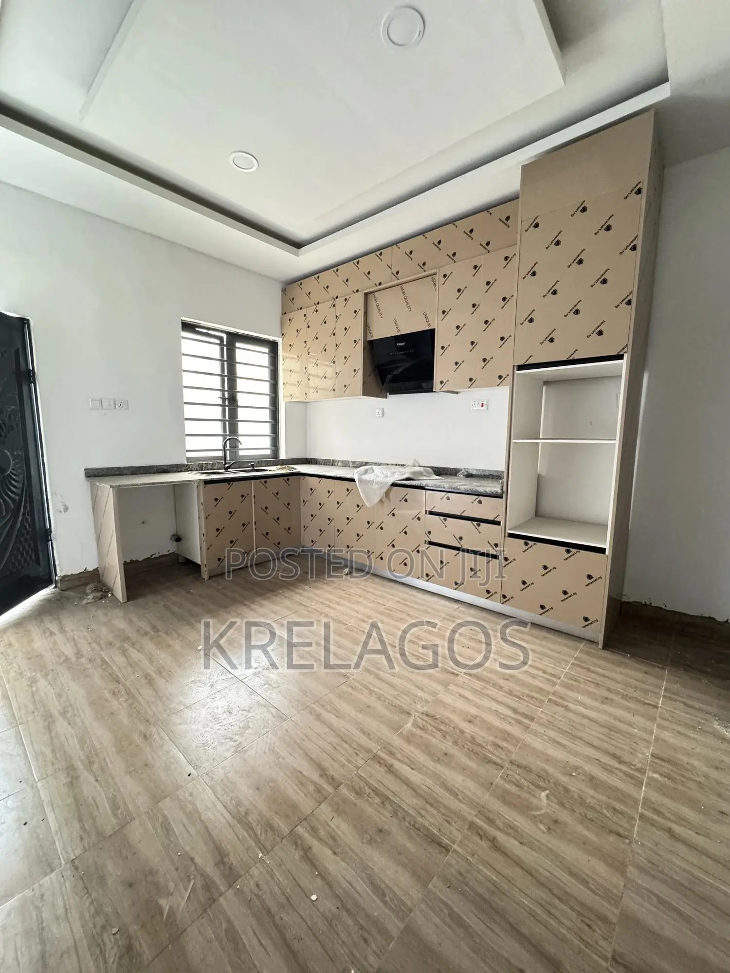 4bdrm Duplex in Orchid, Chevron for sale in Chevron