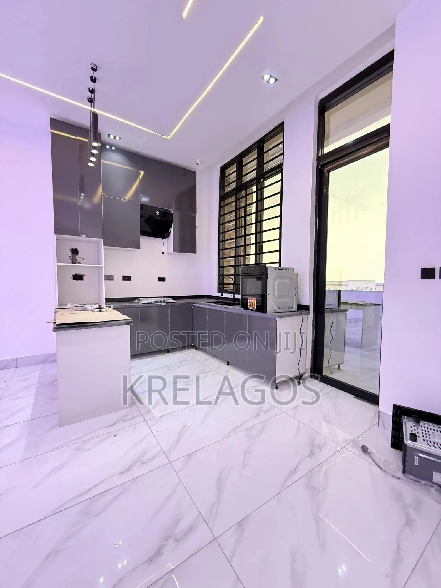 2bdrm Apartment in Chevron Toll Gate for sale in Chevron
