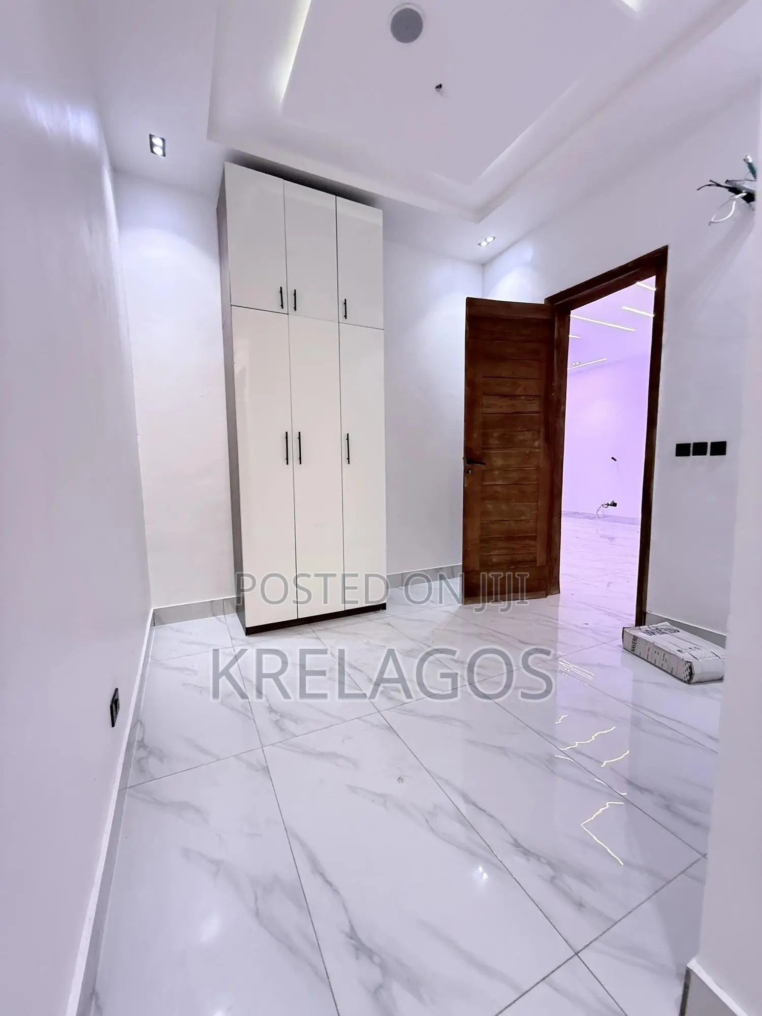 2bdrm Apartment in Chevron Toll Gate for sale in Chevron